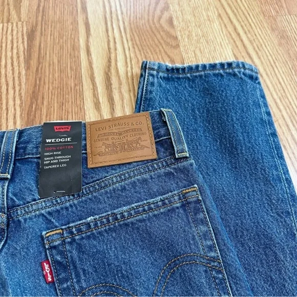 Levi's Wedgie Jean - Picture 2 of 9